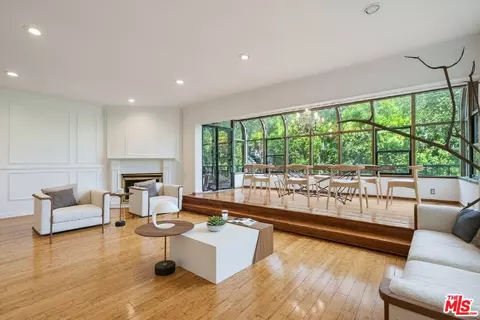 1124 N Kings Rd #102, West Hollywood, CA 90069