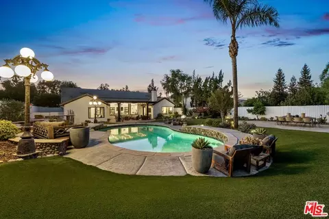 6210 Penfield Ave, Woodland Hills, CA 91367