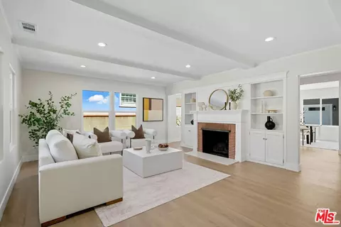 Living - 418 Delaware Rd, Burbank, CA 91504 photo 1 of 2