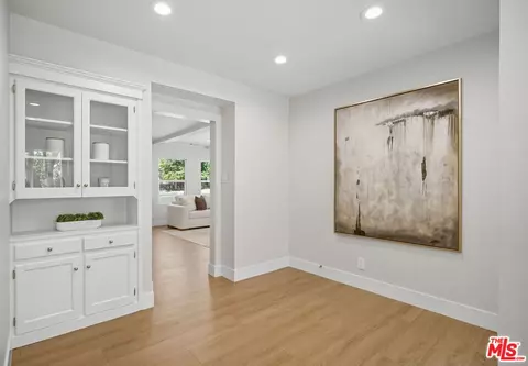 Entry Way - 418 Delaware Rd, Burbank, CA 91504 photo 3 of 4