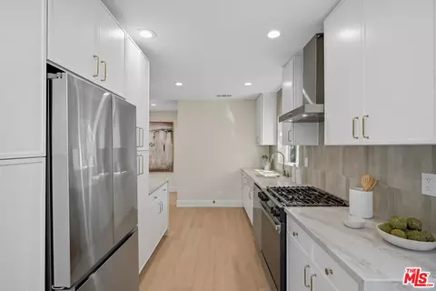 Entry Way - 418 Delaware Rd, Burbank, CA 91504 photo 1 of 4