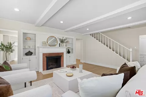 Living - 418 Delaware Rd, Burbank, CA 91504 photo 2 of 2