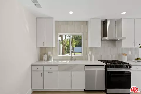 Kitchen - 418 Delaware Rd, Burbank, CA 91504 photo 2 of 2