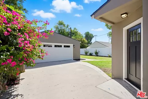 Exterior - 418 Delaware Rd, Burbank, CA 91504 photo 4 of 8