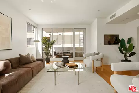 8265 Fountain Ave #302, West Hollywood, CA 90046