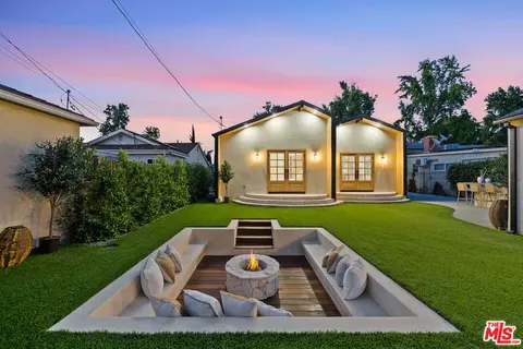 14742 Weddington St, Sherman Oaks, CA 91411