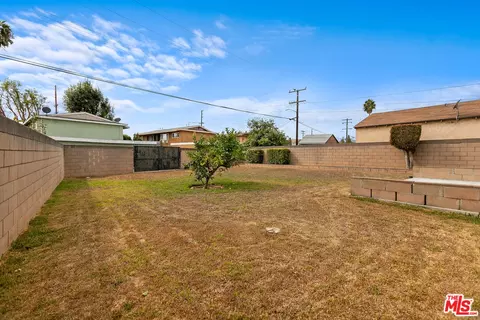 Exterior - 1026 E 150th St, Compton, CA 90220 photo 6 of 9