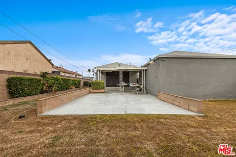 Exterior - 1026 E 150th St, Compton, CA 90220 photo 8 of 9
