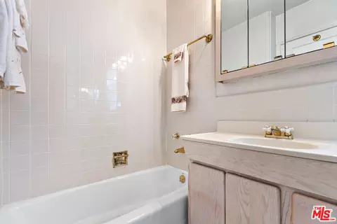 Bath - 1026 E 150th St, Compton, CA 90220 photo 3 of 3