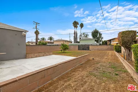 Exterior - 1026 E 150th St, Compton, CA 90220 photo 7 of 9