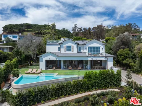 1682 San Onofre Dr, Pacific Palisades, CA 90272