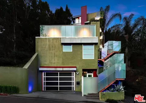 2738 Rinconia Dr, Los Angeles, CA 90068