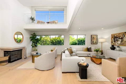 390 S Sepulveda Blvd #409, Los Angeles, CA 90049