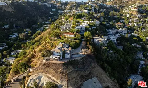 8900 Evanview Dr, Los Angeles, CA 90069