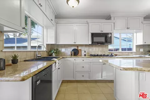 10129 Plainview Ave, Tujunga, CA 91042 photo 18