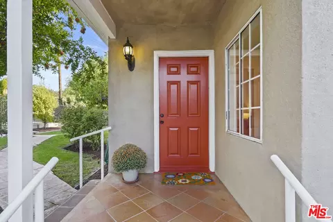 10129 Plainview Ave, Tujunga, CA 91042 photo 4