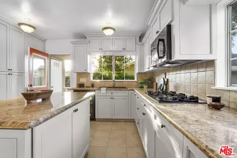 10129 Plainview Ave, Tujunga, CA 91042 photo 16