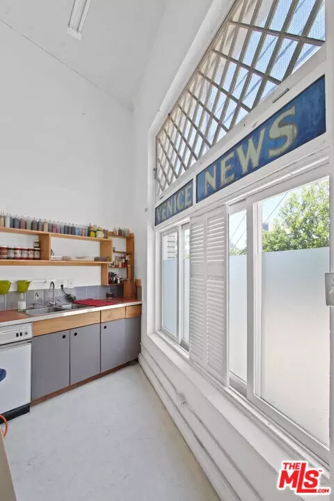 Kitchen - 1802 Pacific Ave, Venice, CA 90291 photo 2 of 2