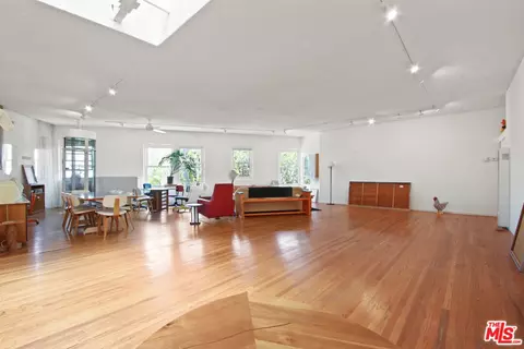 Living - 1802 Pacific Ave, Venice, CA 90291 photo 1 of 2