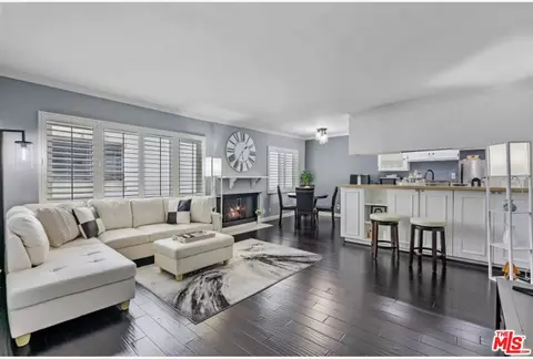 11639 Chenault St #404, Los Angeles, CA 90049