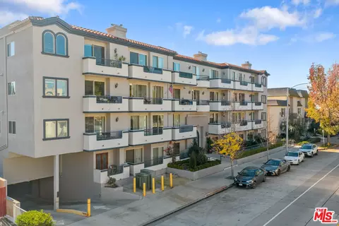 11218 Camarillo St #305, West Toluca Lake, CA 91602