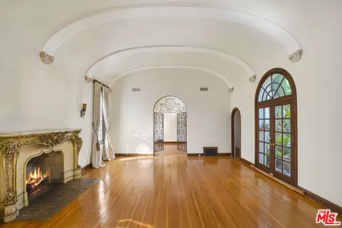 609 S Highland Ave, Los Angeles, CA 90036
