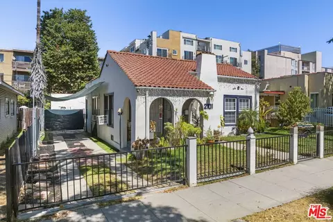 2101 Yosemite Dr, Los Angeles, CA 90041