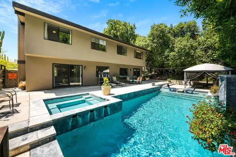 24417 Clipstone St, Woodland Hills, CA 91367