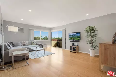 8001 Redlands St #207, Playa Del Rey, CA 90293