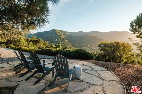21227 Colina Dr, Topanga, CA 90290