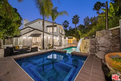 2461 Jupiter Dr, Los Angeles, CA 90046