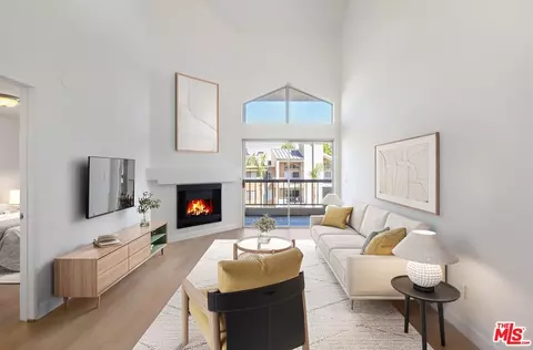 5565 Canoga Ave #301, Woodland Hills, CA 91367