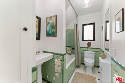 Bath - 2131 Princeton Ave, Los Angeles, CA 90026 photo 4 of 5
