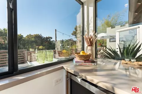 Kitchen - 2131 Princeton Ave, Los Angeles, CA 90026 photo 4 of 5