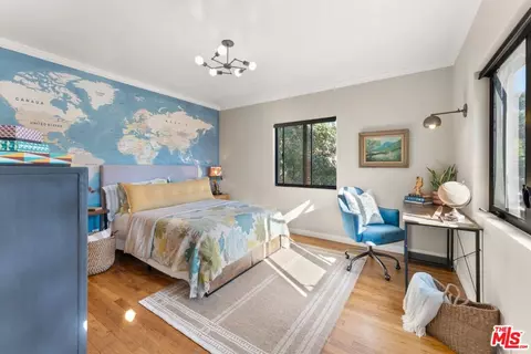 Bedroom - 2131 Princeton Ave, Los Angeles, CA 90026 photo 5 of 6