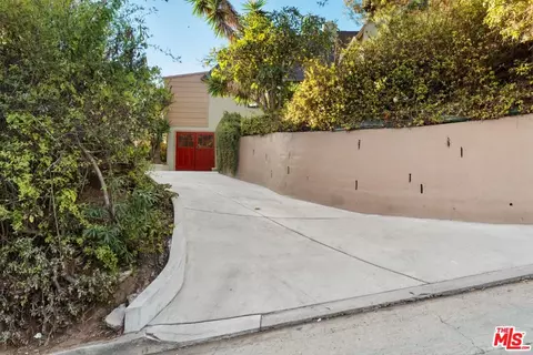 Exterior - 2131 Princeton Ave, Los Angeles, CA 90026 photo 20 of 21