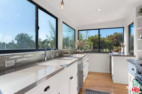 Kitchen - 2131 Princeton Ave, Los Angeles, CA 90026 photo 3 of 5