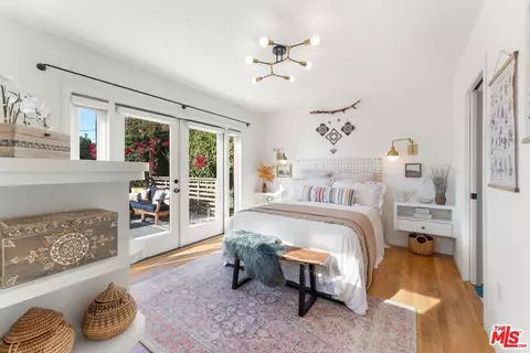 Bedroom - 2131 Princeton Ave, Los Angeles, CA 90026 photo 1 of 6