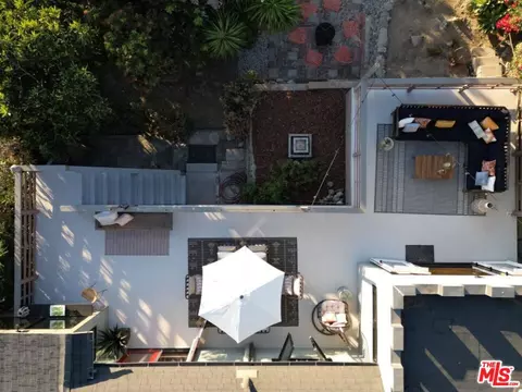 Exterior - 2131 Princeton Ave, Los Angeles, CA 90026 photo 7 of 21