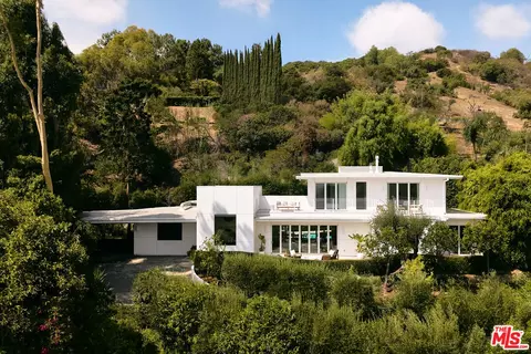 2635 Carman Crest Dr, Los Angeles, CA 90068