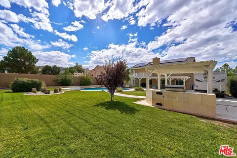 Exterior - 40824 Riverock Ln, Palmdale, CA 93551 photo 8 of 9