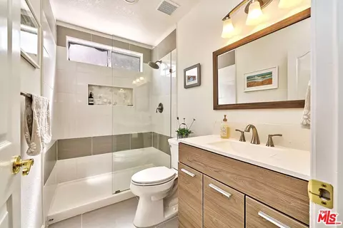 Bath - 40824 Riverock Ln, Palmdale, CA 93551 photo 1 of 8