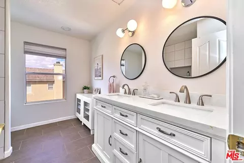 Bath - 40824 Riverock Ln, Palmdale, CA 93551 photo 6 of 8