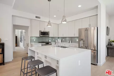1746 Garfield Pl #203, Los Angeles, CA 90028