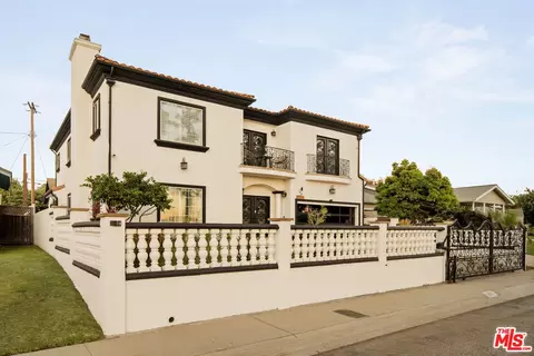 8906 Yorktown Ave, Los Angeles, CA 90045