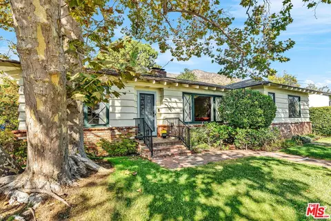 725 Edgeview Dr, Sierra Madre, CA 91024