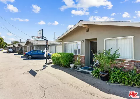 2383 Orange Ave, Costa Mesa, CA 92627 photo 2