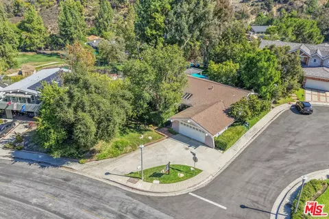 4126 Ellenita Ave, Tarzana, CA 91356