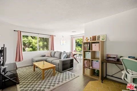 964 Larrabee St #202, West Hollywood, CA 90069
