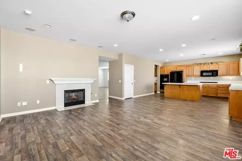 Living - 1061 Boulder Pl, Oceanside, CA 92057 photo 2 of 5
